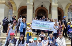 Niños con Cardenal